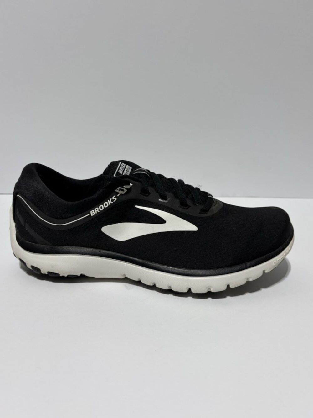 Brooks Women’s Pureflow 7 Black Running Shoes, Size 8.5 M